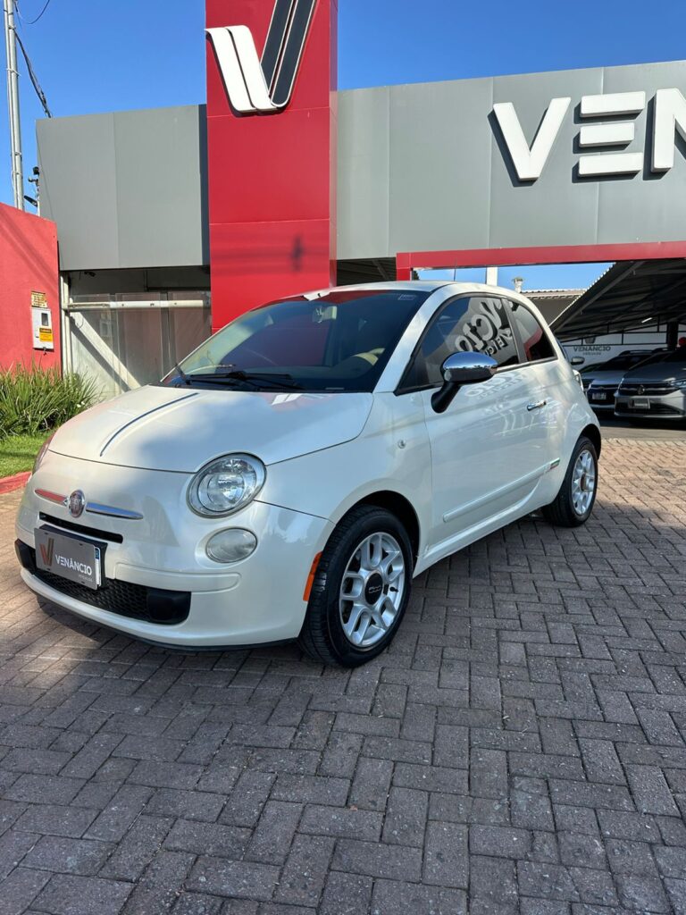 Fiat 500 Cult seminovo à venda na Venâncio Veículos em Goiânia